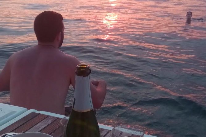 1h Refreshing Sailing Tour in Barcelona with Open Bar & Snacks - Drinks, snacks, and the open-bar promise