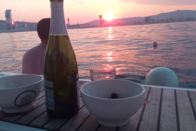 1h Refreshing Sailing Tour in Barcelona with Open Bar & Snacks - One hour is short, but that can be the point