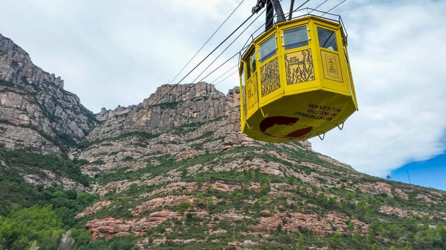 Aeri de Montserrat Cable Car Ticket - When the cable car gets busy