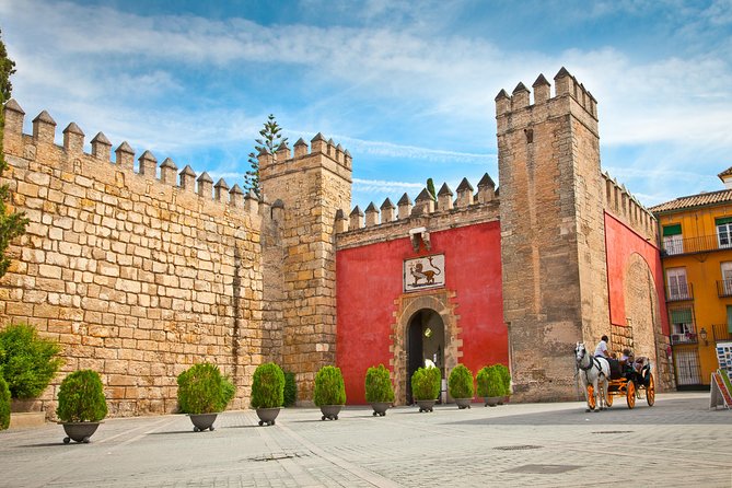 Alcazar, Cathedral and Giralda Guided Tour with Priority Tickets - Why these three monuments belong together