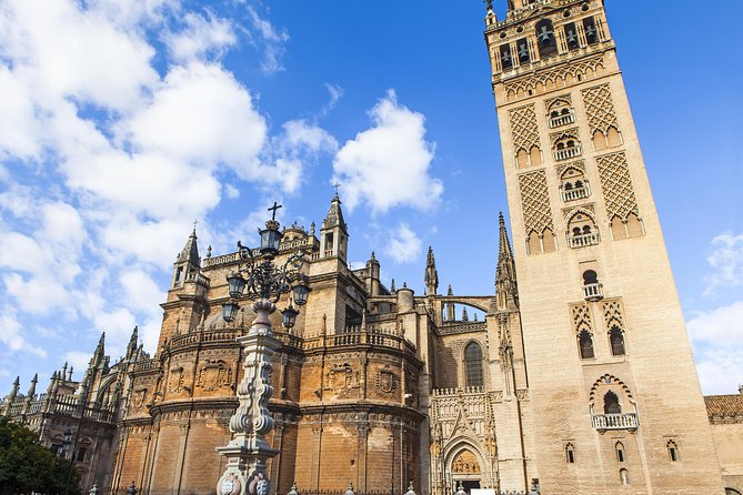 Alcazar, Cathedral and Giralda Guided Tour with Priority Tickets - Meeting at Plaza del Triunfo