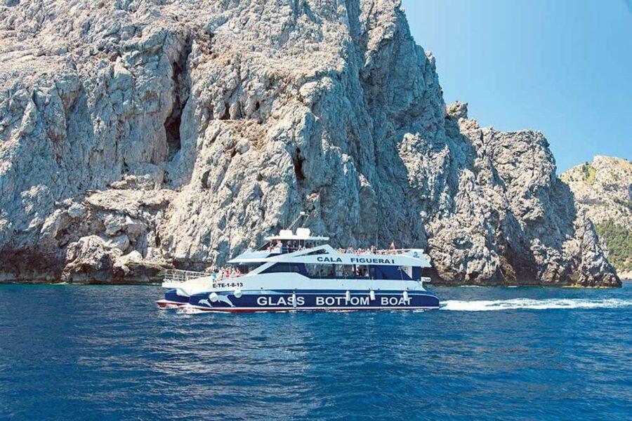Alcudia: Boat Trip to Coll Baix - Food, drinks, and comfort onboard