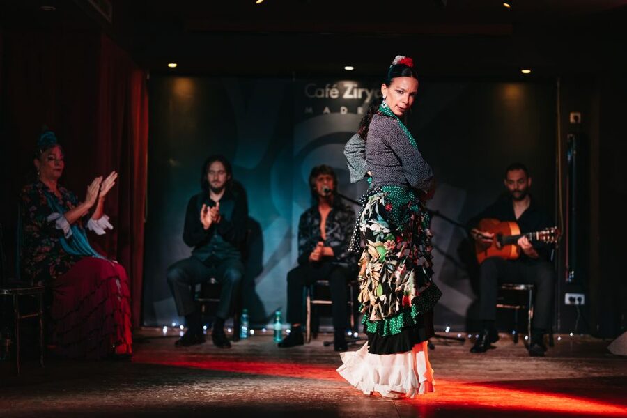 "Algarabía": Flamenco Show at Café Ziryab. Madrid - Entering Café Ziryab in Madrid