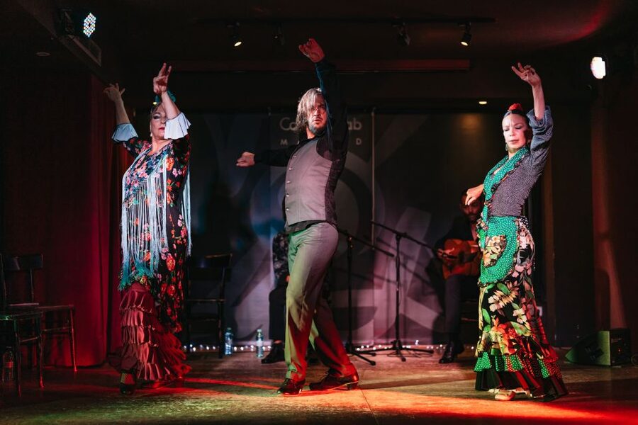 "Algarabía": Flamenco Show at Café Ziryab. Madrid - The art exhibitions and café atmosphere