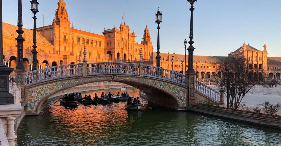 Algarve: Seville Full-Day Shopping and Sightseeing Tour - The Royal Alcazar and the cost of waiting