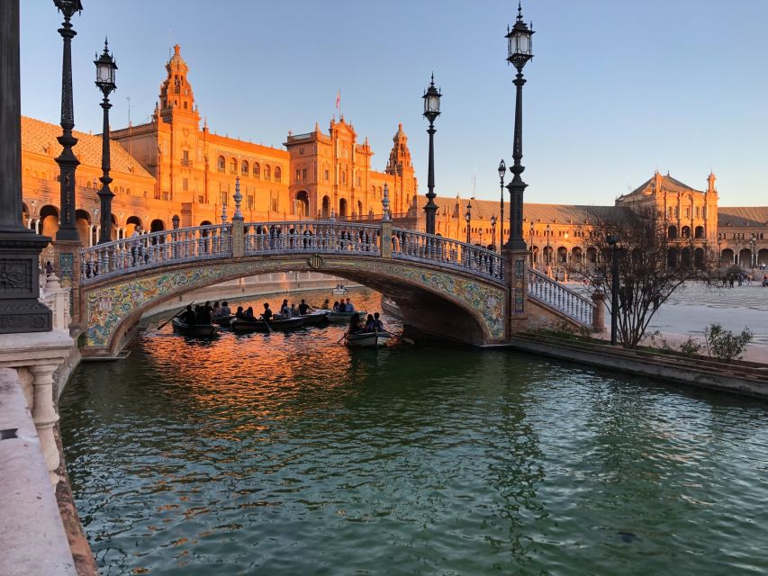 Algarve: Seville Full-Day Shopping and Sightseeing Tour - Finding your bearings in central Seville