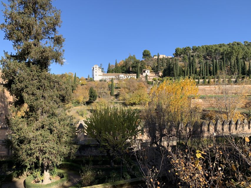 Alhambra and Nasrid Palaces Guided Tour with Tickets - Alcazaba: the fortress behind the palace