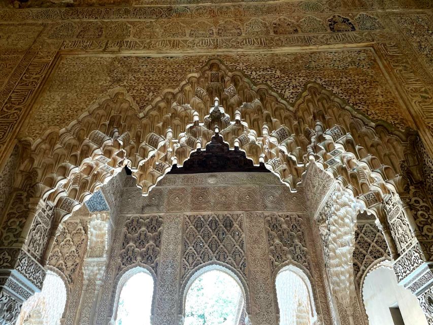 Alhambra and Nasrid Palaces Guided Tour with Tickets - Nasrid Palaces: 75 minutes inside the masterpiece