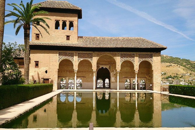 Alhambra &Charles Palace Guided Tour with Optional Nasrid Palaces - Charles V Palace and the Spanish royal chapter
