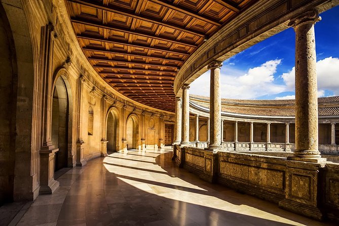 Alhambra & Generalife Skip the line Small Group including Nasrid Palaces - The Alcazaba Fortress in 30 Minutes