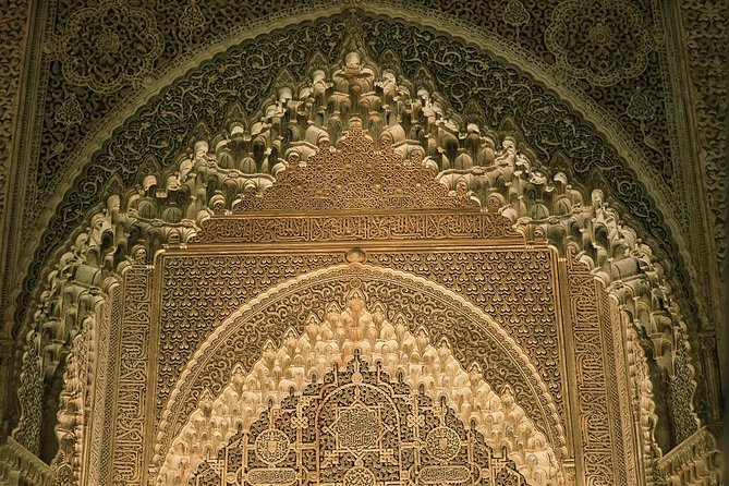 Alhambra & Generalife Skip the line Small Group including Nasrid Palaces - Guide Quality Is the Biggest Variable