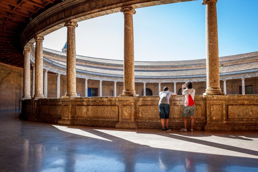 Alhambra & Generalife Tour including Transport & Admission - Who should book this three-hour tour?