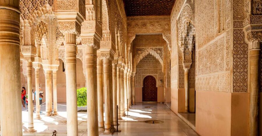Alhambra & Generalife Tour including Transport & Admission - Why a guided Alhambra visit makes sense
