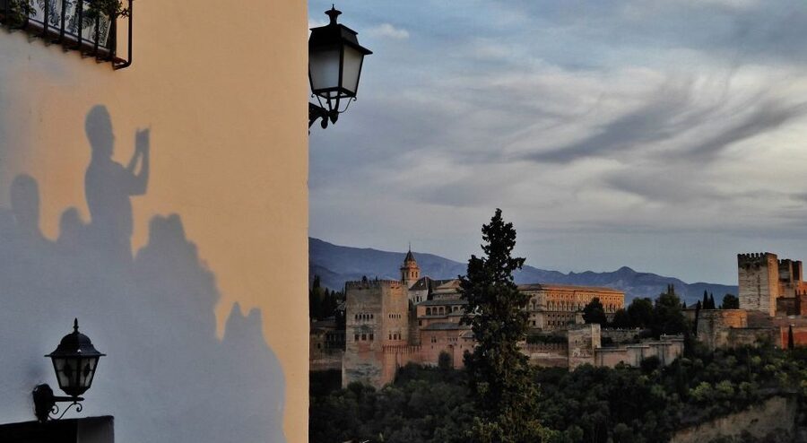 Alhambra & Generalife Tour including Transport & Admission - The Alcazaba in 20 minutes