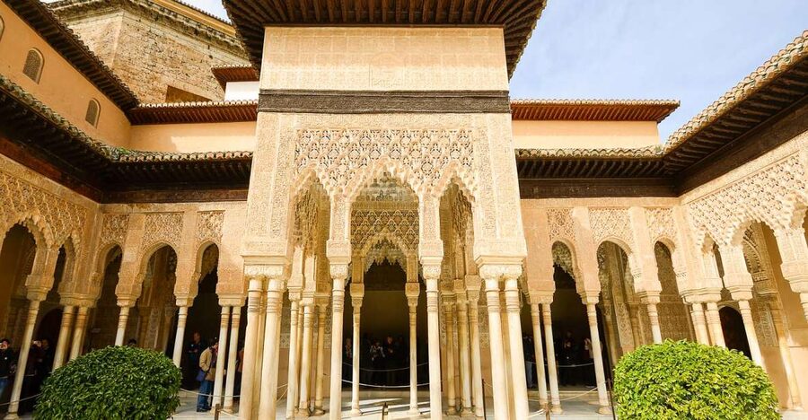 Alhambra, Nasrid Palaces, and Generalife 3-Hour Guided Tour - Generalife Gardens and views over Granada