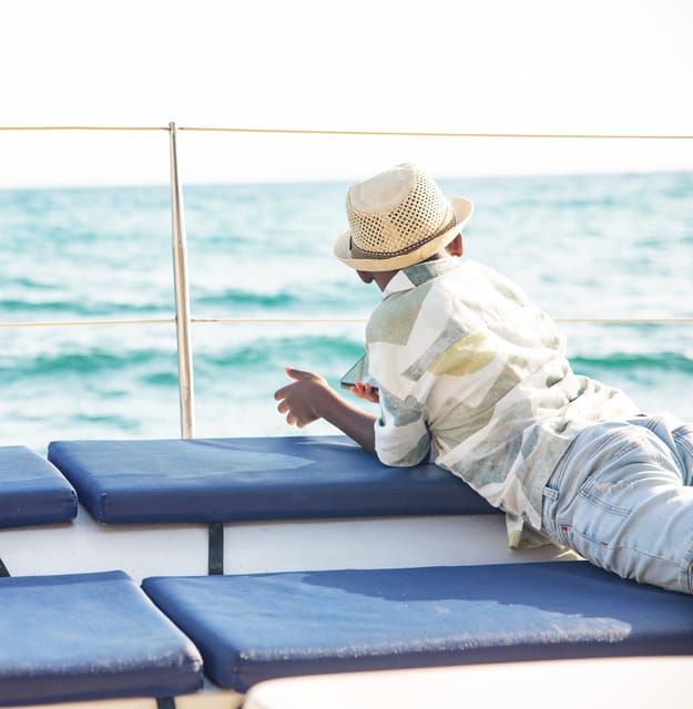 Alicante: 2-Hour Late Afternoon Catamaran Cruise - The return sail and Alicante’s late light
