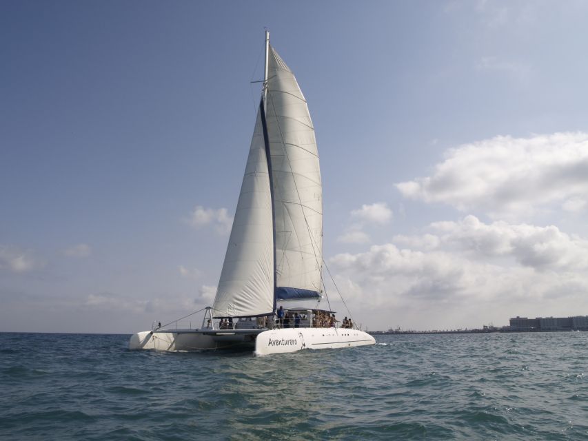 Alicante: Afternoon Cruise with Appetizer and Live Music - The first 45 minutes: Alicante from the sea