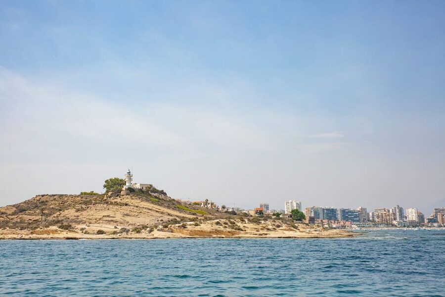 Alicante: Afternoon Cruise with Appetizer and Live Music - Music, fruit, and drinks on board