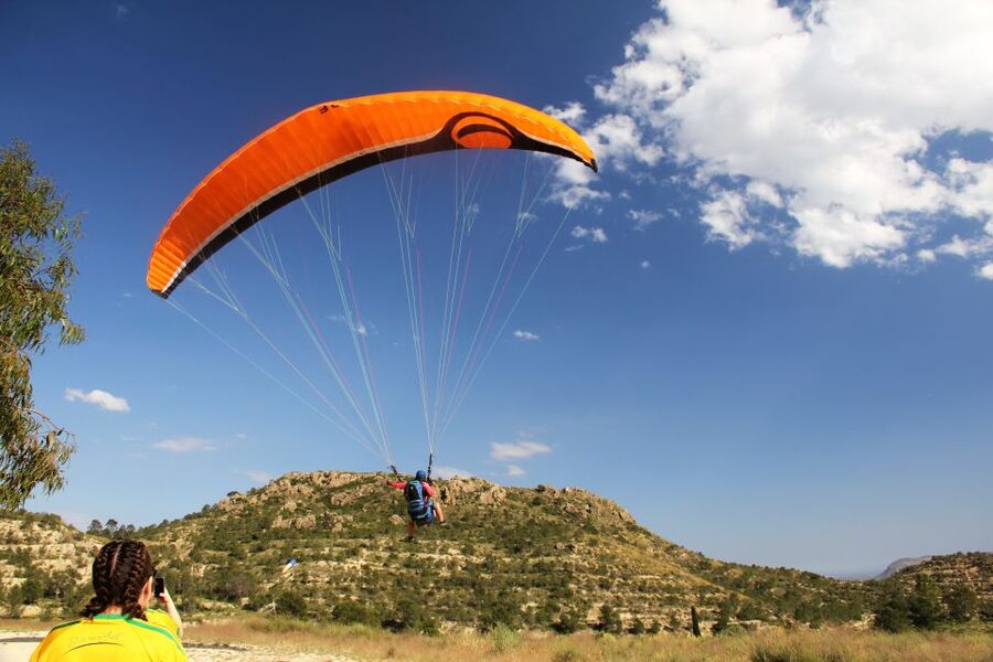 Alicante and Santa Pola: Tandem Paragliding Flight - The first run and lift into the air