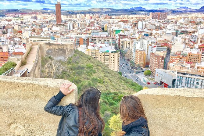 Alicante Historic Small Group Tour with Tapas Tasting - The guides make the biggest difference