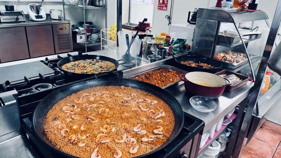 Alicante: Paella and Sangría Workshop with Market Visit - Cooking in a real local venue