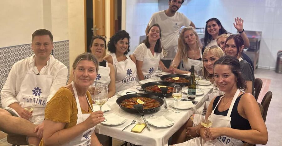 Alicante Paella Cooking Class, Tapas, Drinks and Market - Who should book this class?
