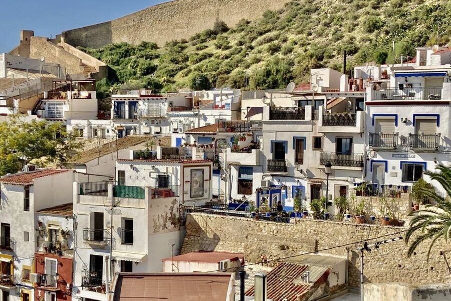 Alicante: Seven Secrets of Alicante Discovery Tour - A local tapa and drink to close the morning