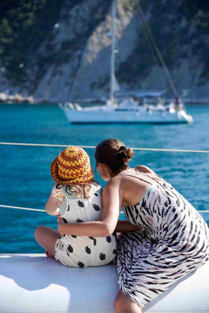 Altea: Beaches and Coves Boat Trip with Lunch - Cruising past cliffs, beaches, and curved coves