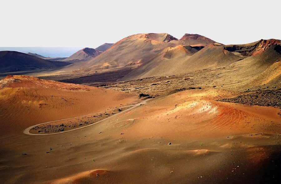 Arrecife: Timanfaya and Green Lagoon for Cruise Passengers - La Geria: vineyards grown in volcanic ash