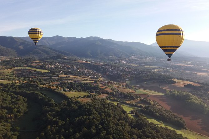 Balloon Ride over Catalonia with optional Pick-up from Barcelona - Meeting at the Hard Rock Café in Plaça de Catalunya
