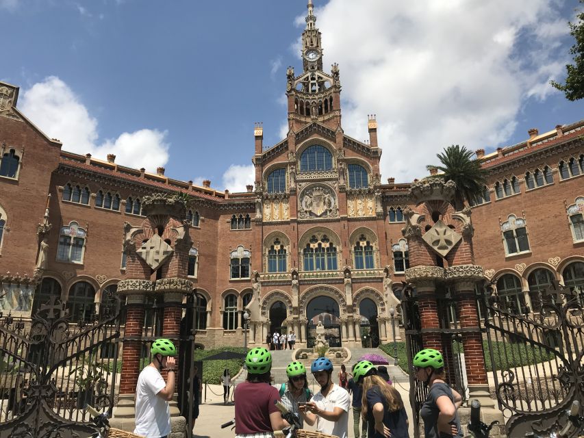 Barcelona: 1.5-Hour Sightseeing Tour by Bike/Electric Bike - Families, older riders, and nervous cyclists