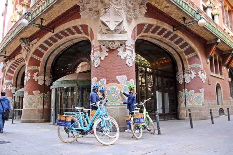 Barcelona: 1.5-Hour Sightseeing Tour by Bike/Electric Bike - Starting near Arc de Triomf