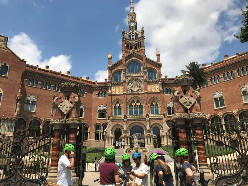 Barcelona: 1.5-Hour Sightseeing Tour by Bike/Electric Bike - Why the guide matters so much