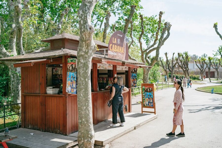 Barcelona: 1-Day Ticket to Barcelona Zoo - Food, rest stops, and extra spending