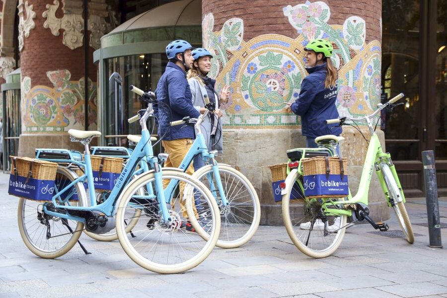 Barcelona: 2.5-Hour Bike or E-Bike Historical Tour - Guides, group size, and the human side