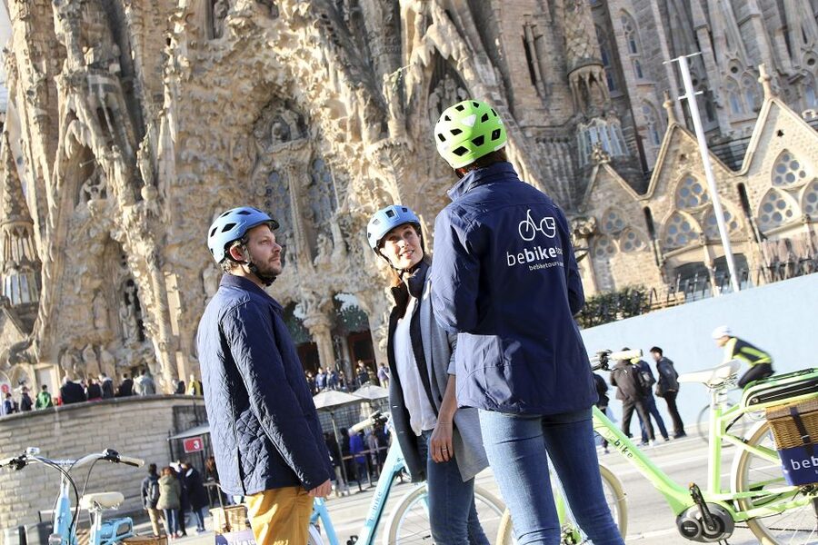 Barcelona: 2.5-Hour Bike or E-Bike Historical Tour - Casa Calvet and the move toward Gràcia