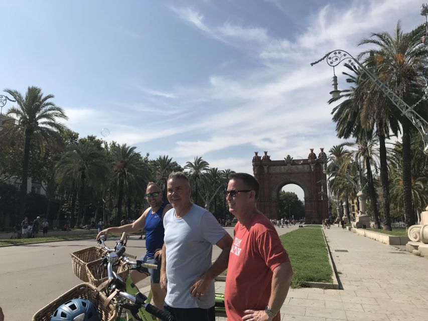 Barcelona: 2.5-Hour Bike or E-Bike Historical Tour - Vila de Gràcia and Casa Vicens