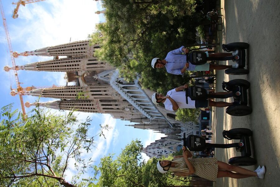 Barcelona: 2.5-Hour Gaudí Segway Tour - Starting beside the Arc de Triomf