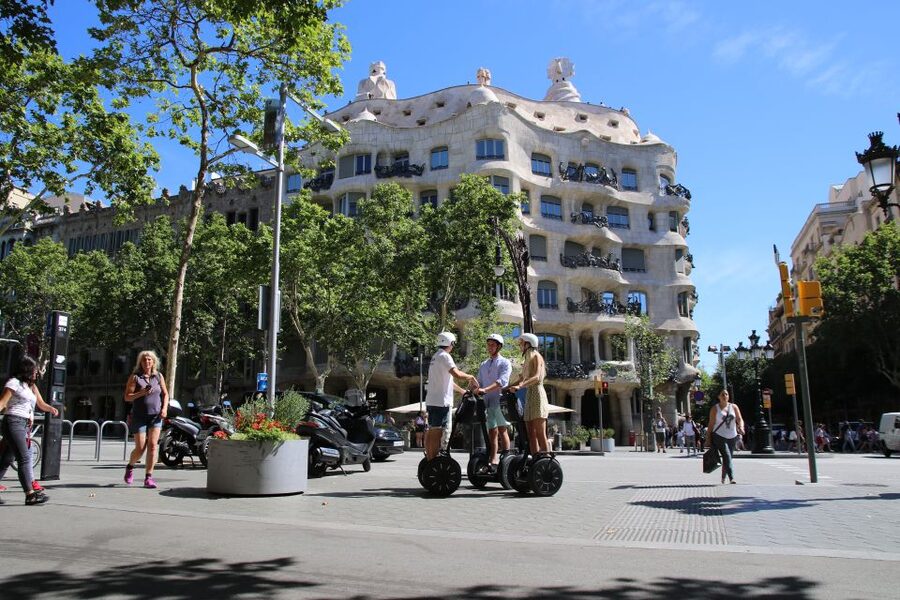 Barcelona: 2.5-Hour Gaudí Segway Tour - Guides who shape the experience