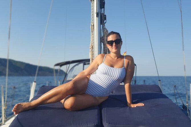 Barcelona 2-hour Private Boat Tour with Cava and snacks - Swimming depends on the day