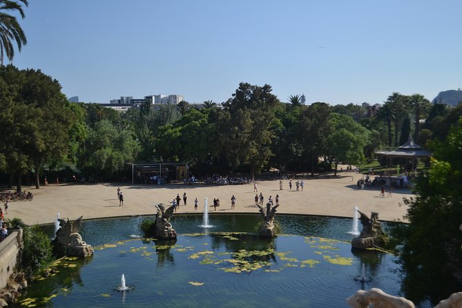 Barcelona 3-hour Bike or E-Bike Tour: Highlights and Hidden Gems - The Sagrada Família: a close look without an interior visit