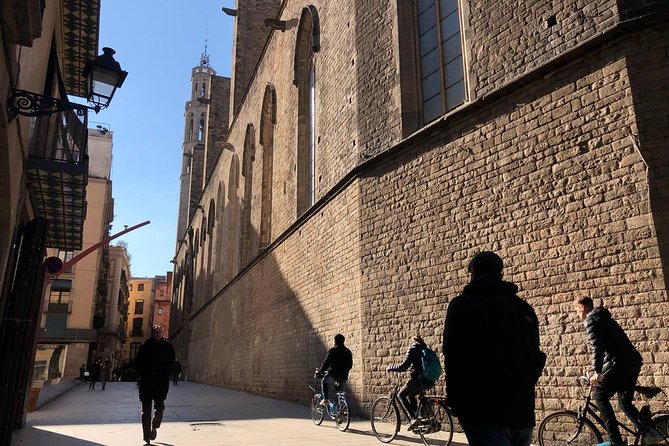 Barcelona 3-hour Bike or E-Bike Tour: Highlights and Hidden Gems - Santa Maria del Mar closes the historical loop