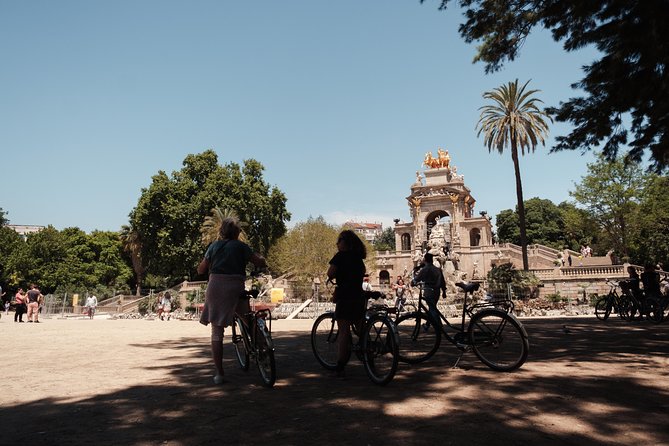 Barcelona 3-hour Bike or E-Bike Tour: Highlights and Hidden Gems - Starting under the palms at Plaça Reial