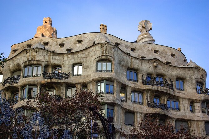 Barcelona Architecture Walking Tour With Casa Batlló Upgrade - Casa Amatller and the chocolate pause