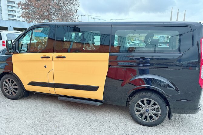 Barcelona Arrival Private Transfer Airport To Barcelona City - Flight tracking and the 60-minute waiting period