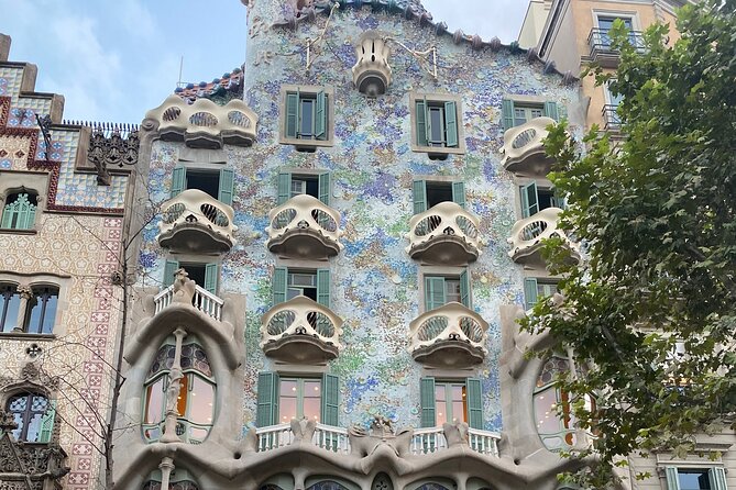 Barcelona: Bar Crawl at Gaixample - Drinks, music, and spending choices