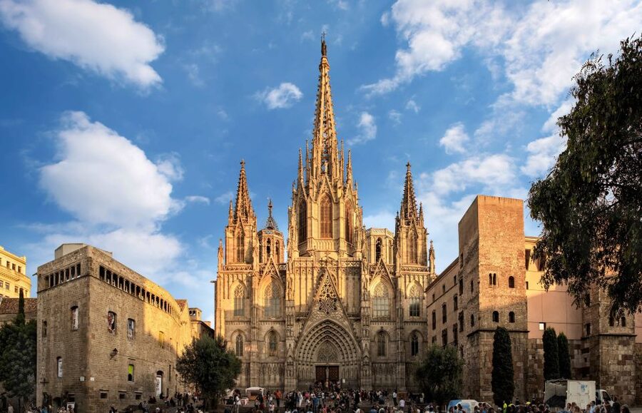 Barcelona: Barri Gotic Small Group Walking Tour - Key points to know before booking