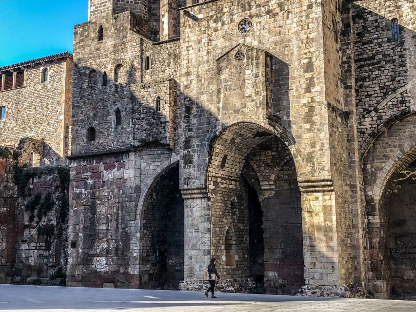 Barcelona: Barri Gotic Small Group Walking Tour - The little corners that make the walk worthwhile
