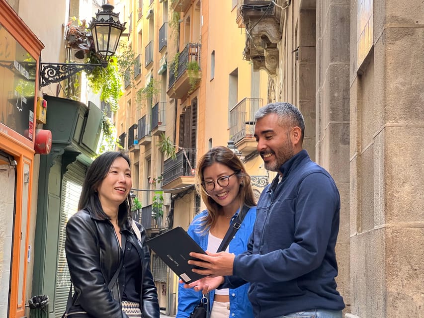 Barcelona: Barri Gotic Small Group Walking Tour - Practical details that affect your day