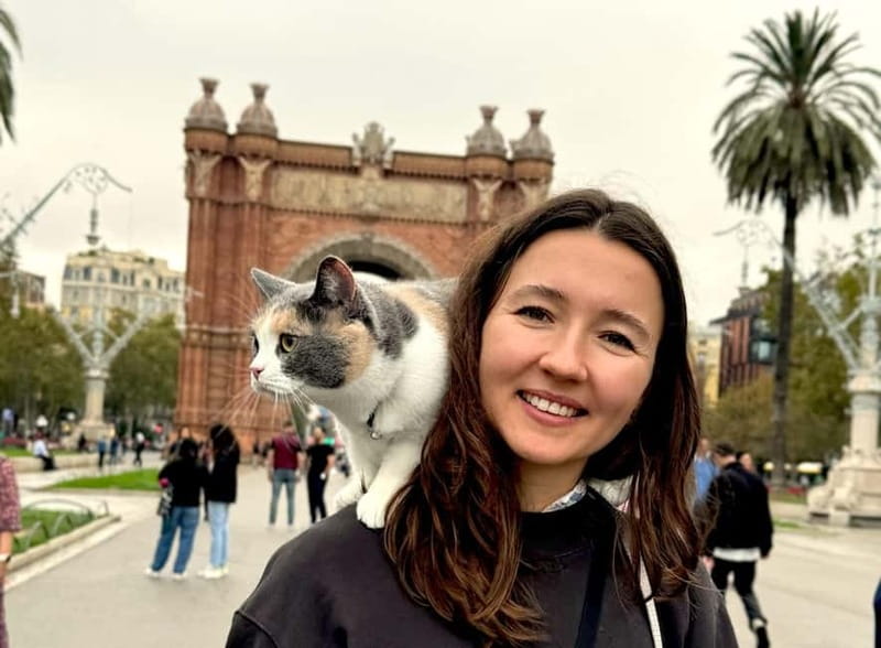 Barcelona: Bike or eBike Tour, Top Sights & Local Insights - Barcelona Cathedral and the shift to Passeig de Gràcia